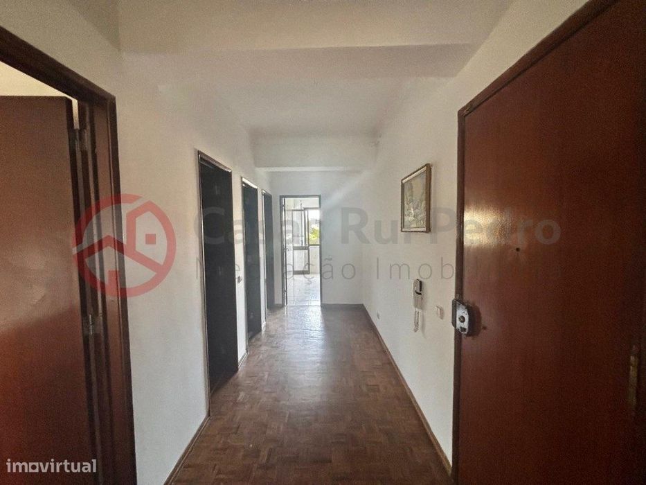 Apartamento T3 com elevador na Cruz de Pau, Amora