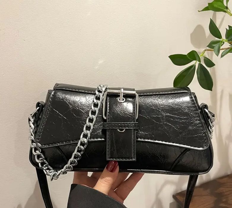 Чорна жіноча сумочка