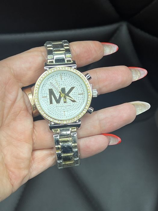 Продам часы michael kors