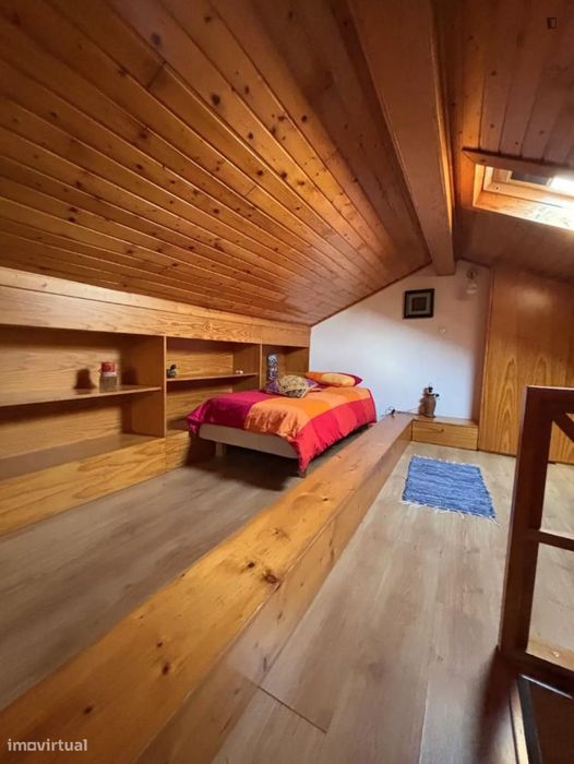 Quarto - localizado em Paranhos Porto