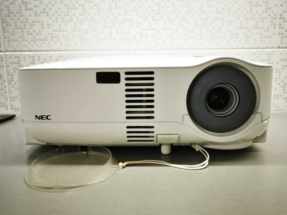 Projektor NEC VT695G