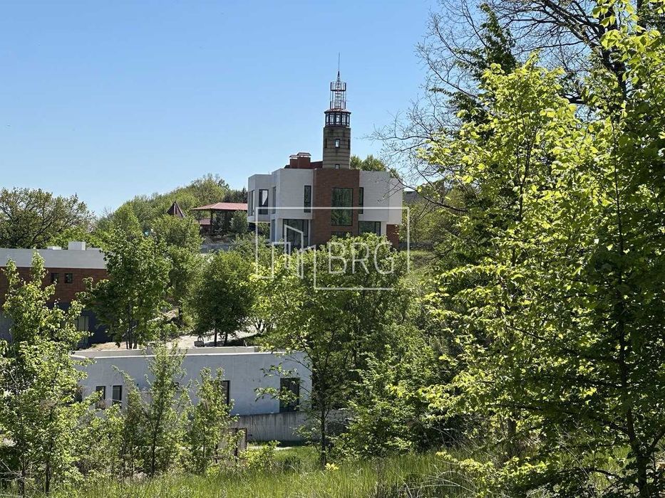 Современный дом с бассейном на террасе 74 сотки Лесники без комиссии