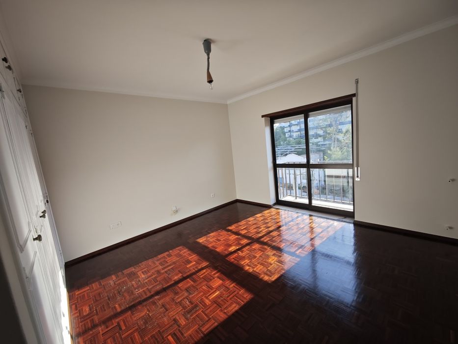 Apartamento T3 com garagem no centro de Leiria