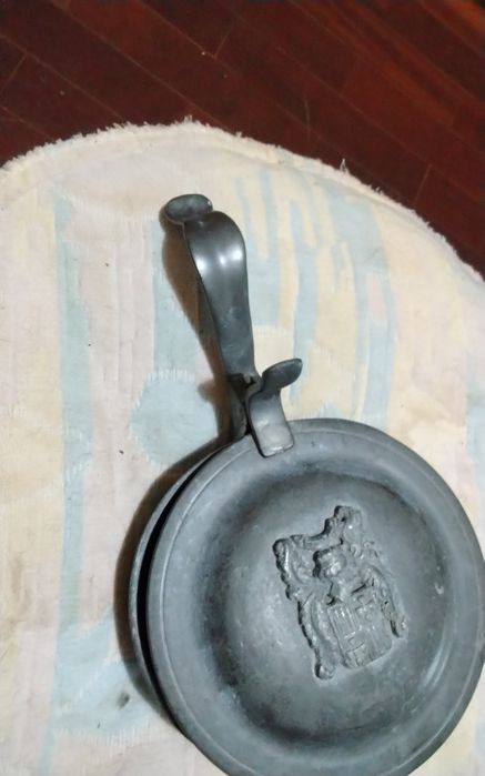 Peça em estanho muito antiga