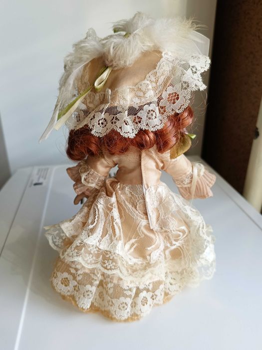 Продам куклу сувенирную