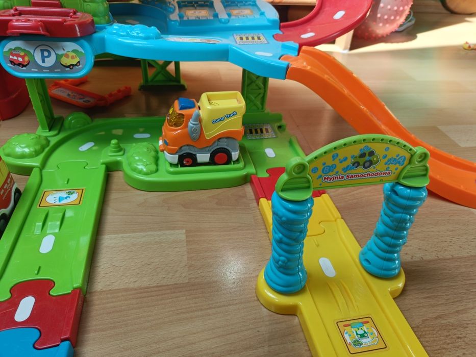 Garaż tut tut+ remiza strażacka+9 autek+tory