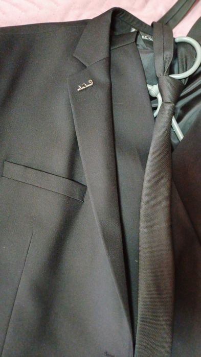 Класичний чорний костюм