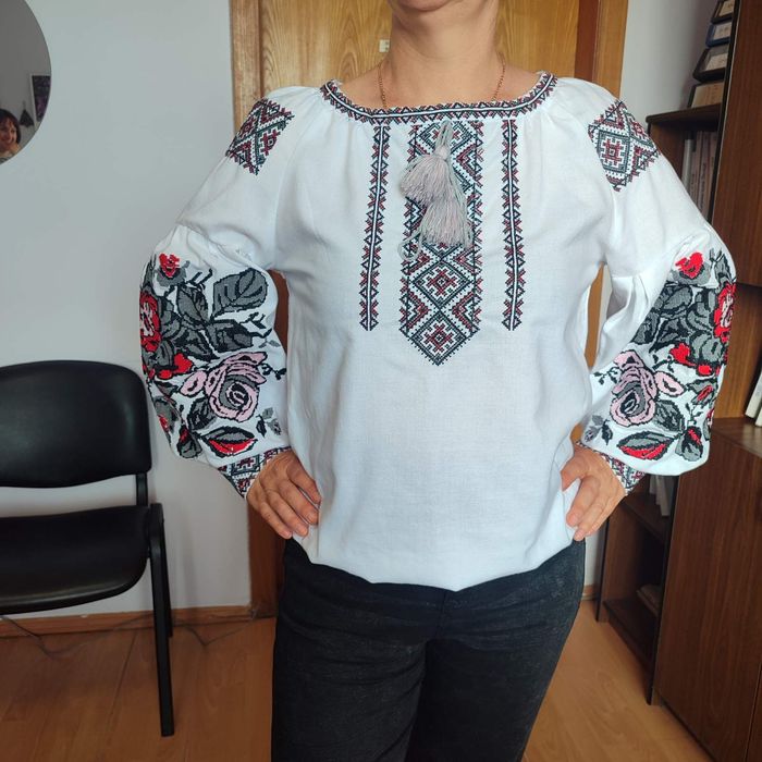 Продам      вишиванку