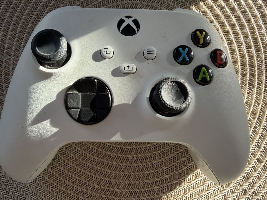 Xbox  series s  komplet z pudelkiem. Stan bardzo dobry plus