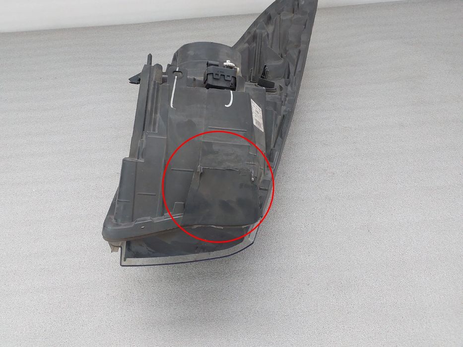 Ótica / farol esquerda RENAULT Trafic III (FG_)
