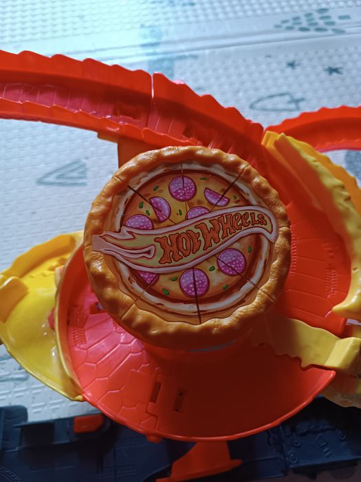 Ігровий набір Трек Хот Вілс Атака Кобри Hot Wheels City Pizza Slam Cobra Attack