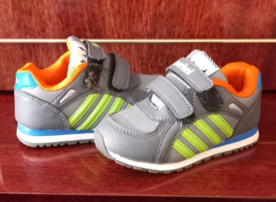 Дитячі кросівки на липучках 26р 15.8см устілка