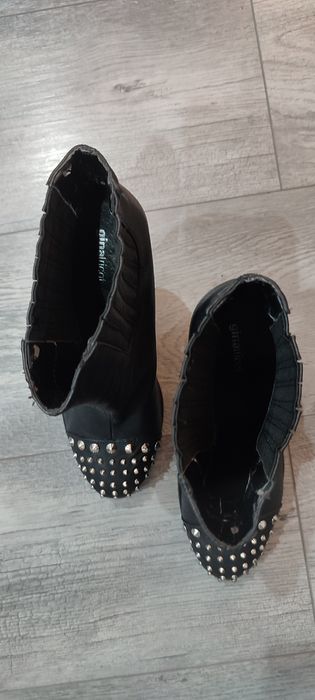 Botki z ćwiekami  Gina Tricot