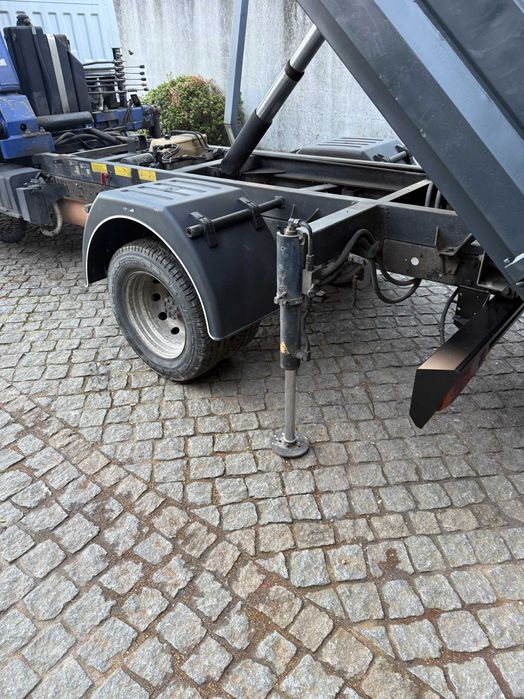 Carrinha Renault Maxity com grua e báscula