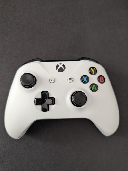 Xbox One S 1TB + kontroler i gry