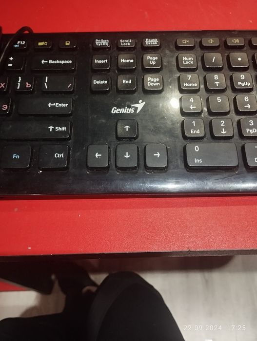 Продам клавиатуру