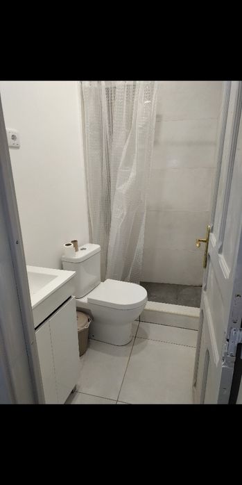 Quarto Póvoa de santa iria 200m da Estacão