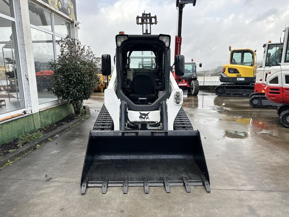 Mini pá-carregadora BOBCAT T590