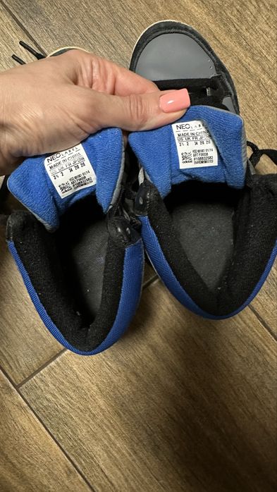 Продам дитячі Adidas кросівки, чоботи, взуття