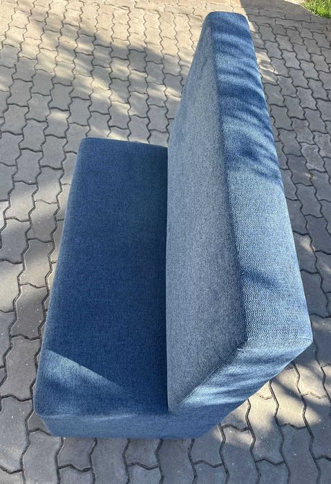 Vendo sofá/banco corrido em tecido texturado na cor Azul Navy (azul-escuro).