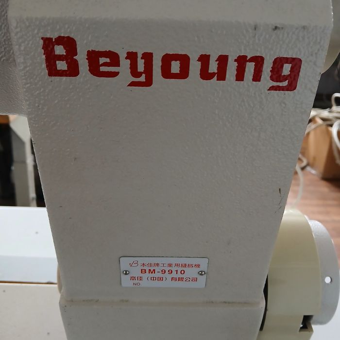 Колонкова швейна машина Beyoung BM-9910