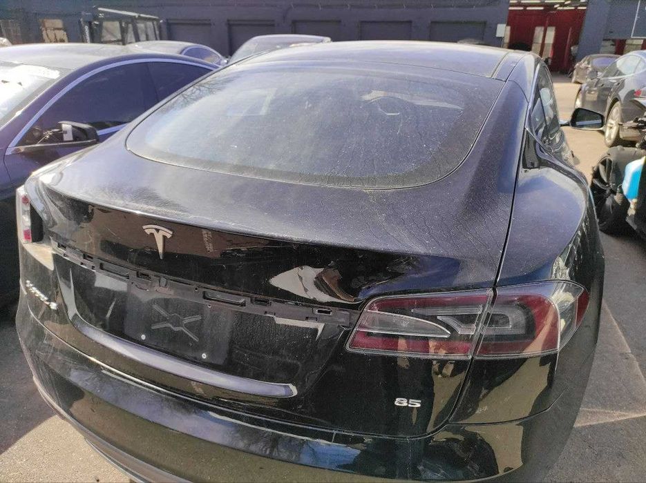 Кришка багажника в зборі Tesla Model S (12-21)