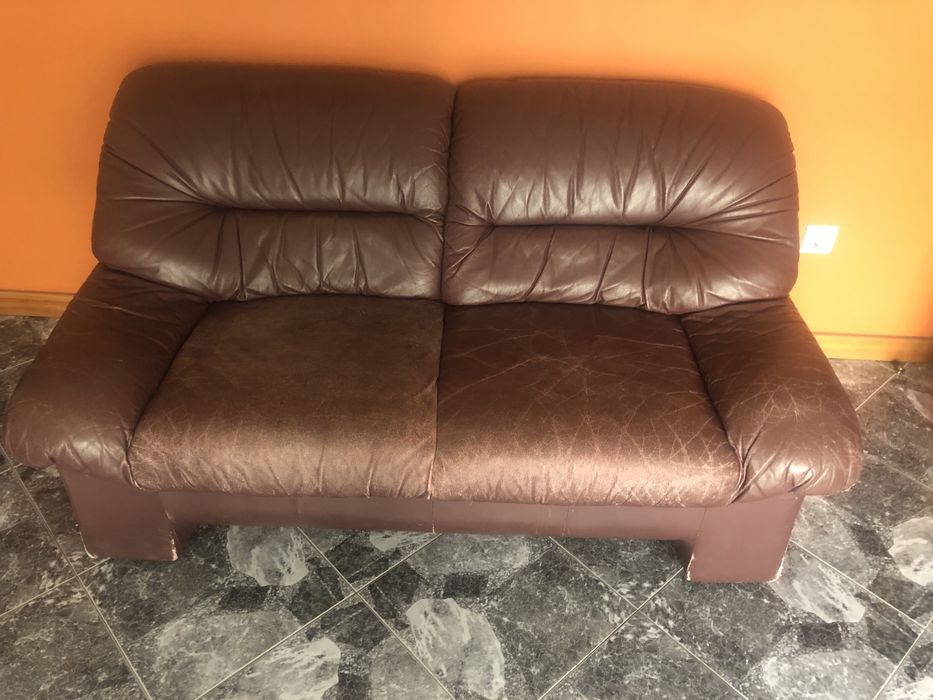 Sofas cabedal bordo^ 1 de 3 lugares , 1 de 2 lugares , 1 de 1 lugar de 1999