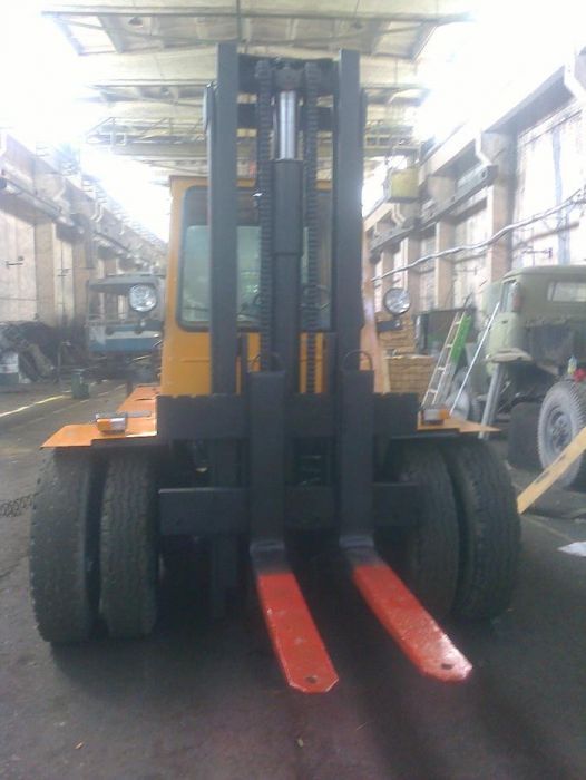 Львівський навантажувач дизельний погрузчик і все до нього