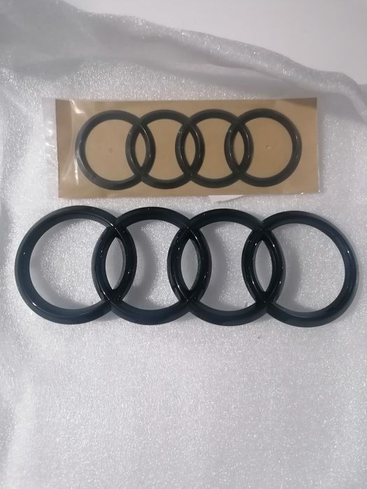 Símbolos Audi originais em preto Audi Q8 preto