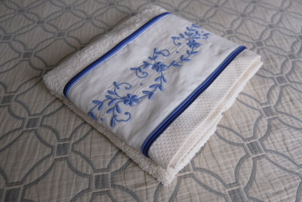 Toalha de rosto em Bordado Madeira 100cmx50cm