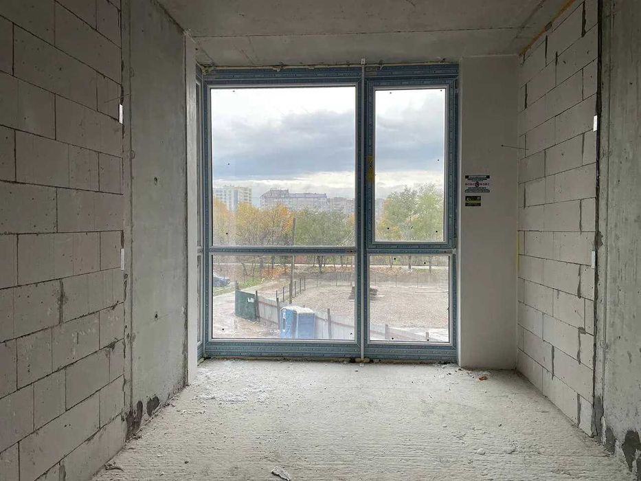 Здана двокімнатна квартира біля річки