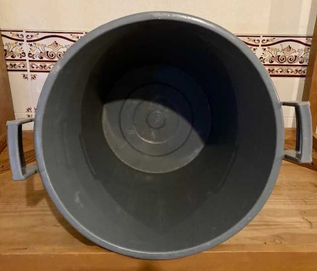 CESTO em Plástico Cinzento DOMPLEX - 10€ - Ideal para Vindima