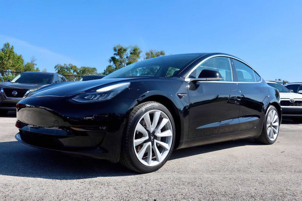 Tesla Model 3      2019