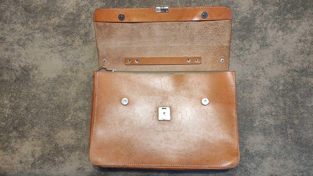 Портфель з натуральної шкіри з ременем