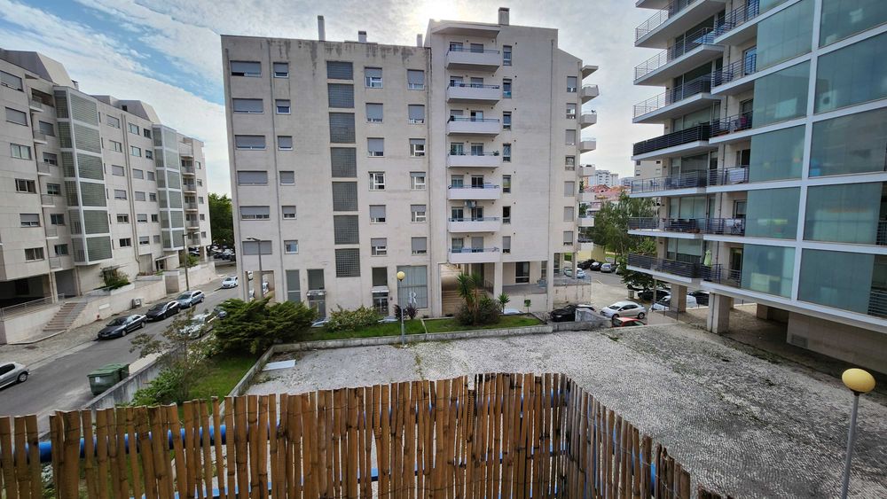 Arrenda-se apartamento T2 Vale das flores