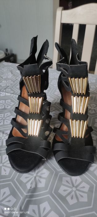 Czarne sandałki na szpilce