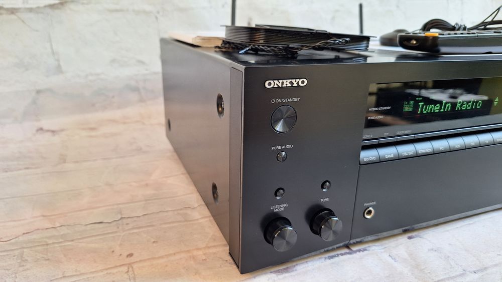7.2  Onkyo Tx-nr696  Wi-fi BT THX 4k/60p HDR Atmos Vtuner google Sonos