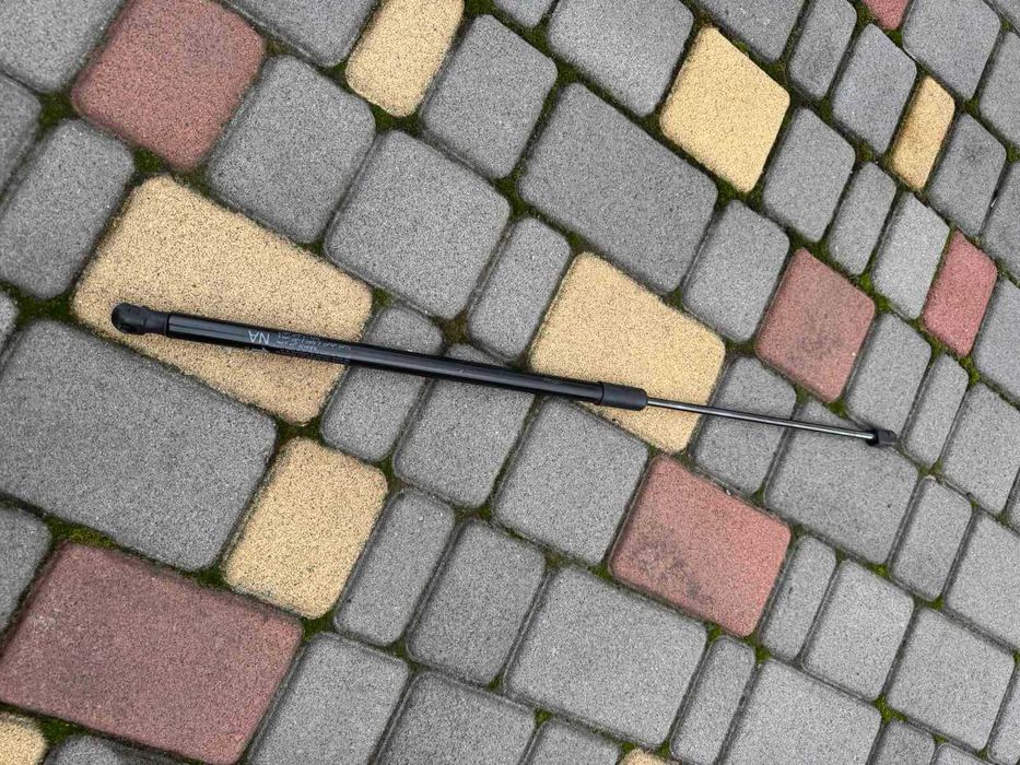 Амортизатор капоту Subaru Forester SJ (2012-2018)