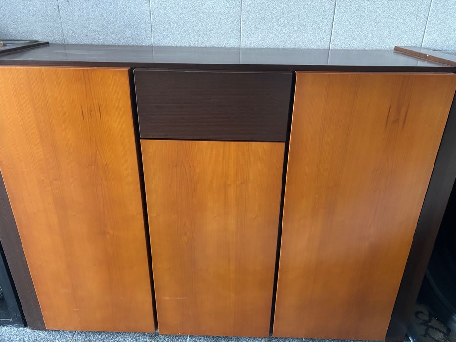 APARADOR MDF 32mm duas cores Ótimo estado com 2 espelhos a condizer