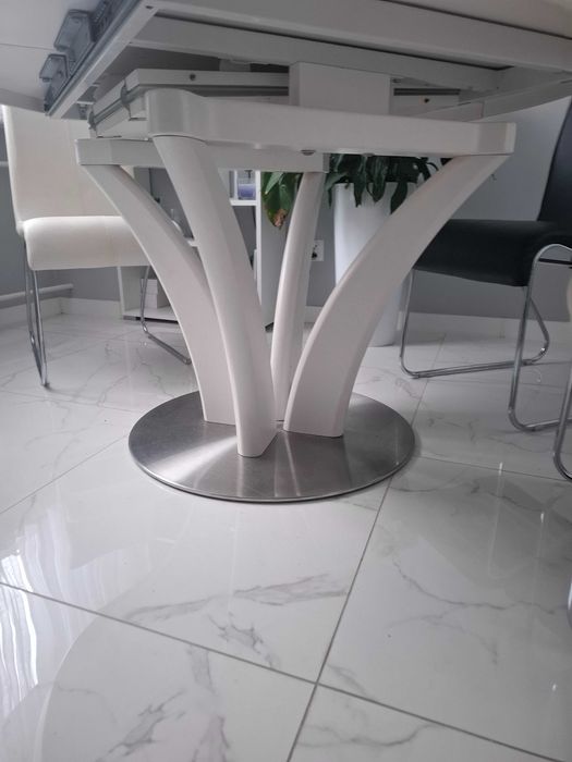 Sprzedam okrągły stół z krzesłami