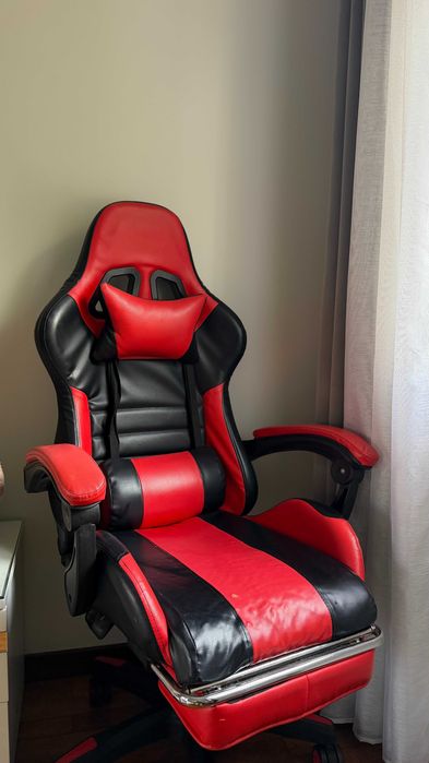 Cadeira Gaming preta e vermelha, ideal para gaming, estudar ou trabalhar.