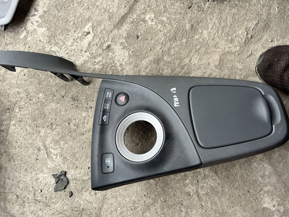 Tunel środkowy Toyota Prius 09-15r.