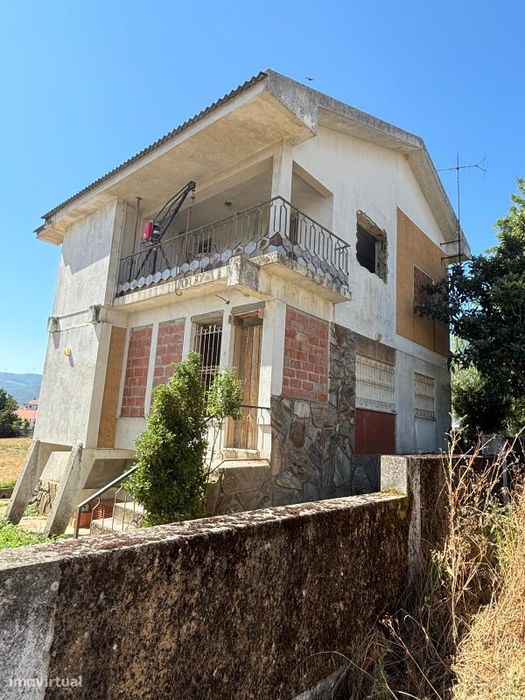 Moradia T4 para venda