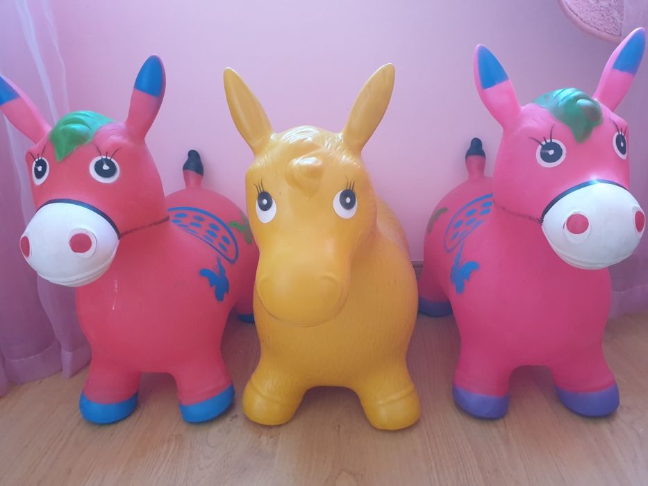 Burro rosa saltitante