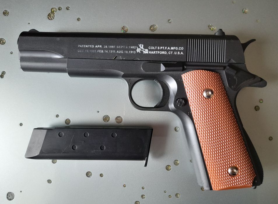 Игрушечный пистолет Colt M1911