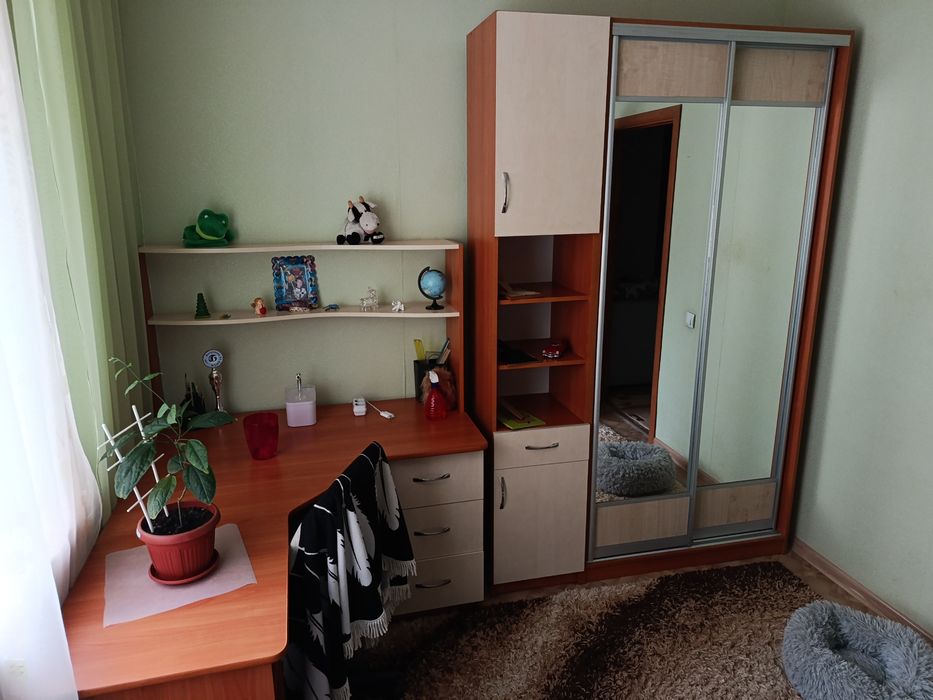 Продам стіл, шкаф і пенал