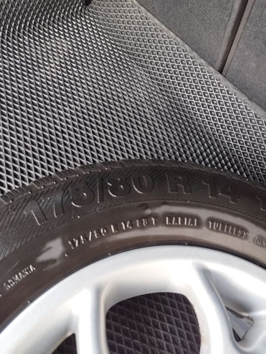 Продам або обмін.Диск 5/100 r14,Резина 175/80 14.1 шт.