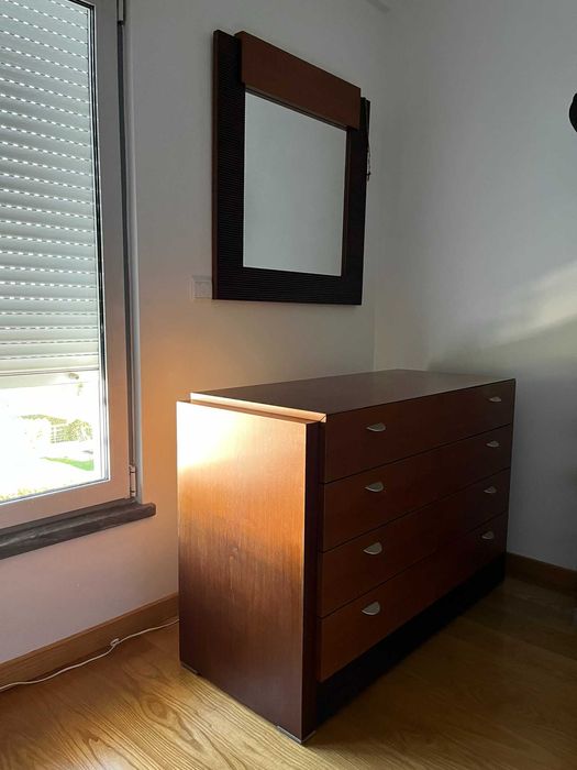 Conjunto cómoda e espelho em cerejeira maciça