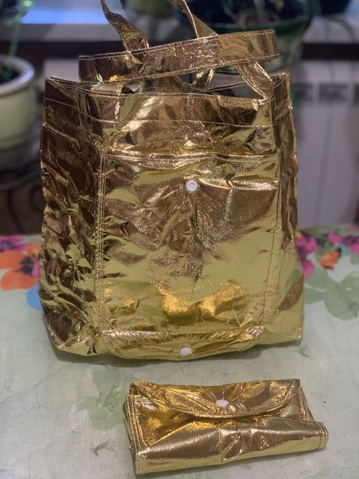 Золотая сумочка трансформер для упаковки подарков