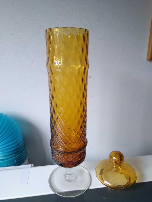 Jarra de vidro amarela